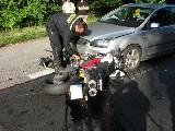 obrázek ke článku: Šílená jízda motorkáře skončila na kapotě auta v protisměru